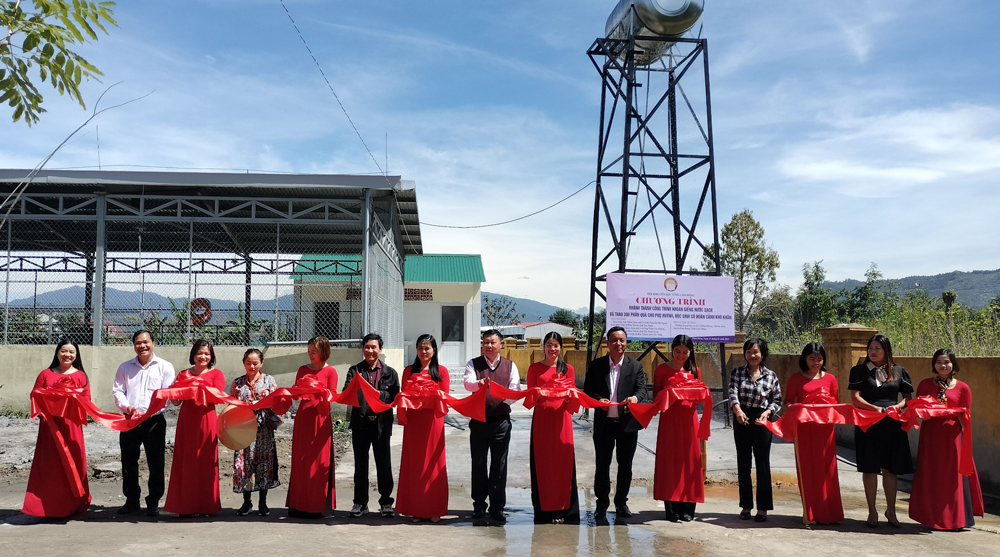 Đam Rông: Khánh thành công trình giếng khoan và tặng quà cho học sinh