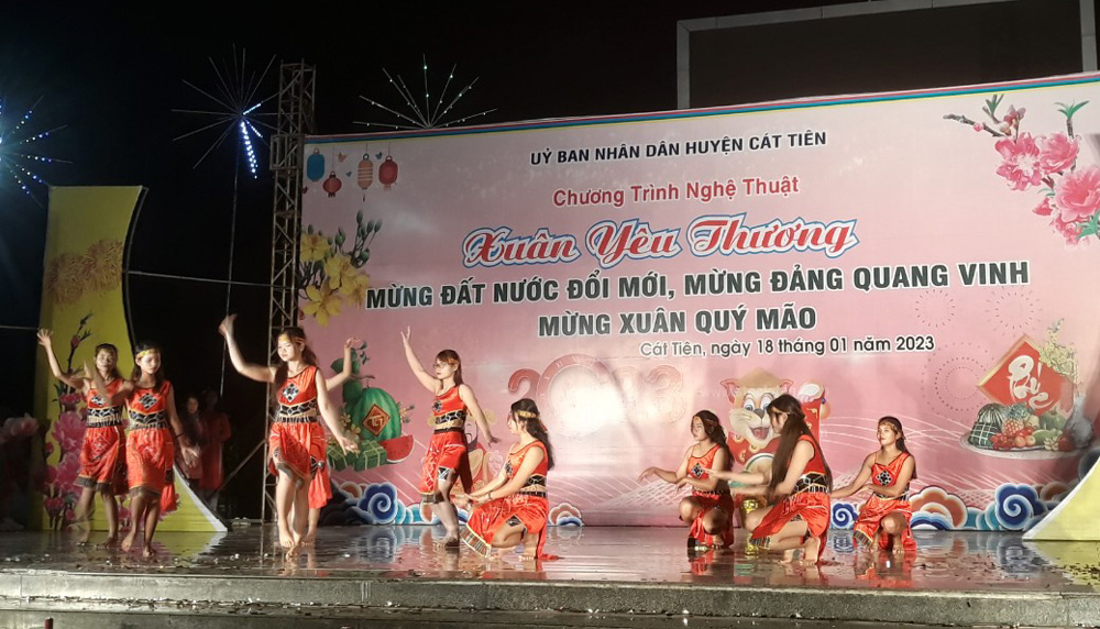Cát Tiên: Chương trình nghệ thuật mừng Đảng, mừng Xuân Qúy Mão 2023