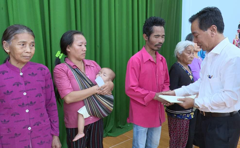 Đạ Huoai: Hơn 4.500 phần quà tặng nhân dịp Tết Nguyên đán Quý Mão