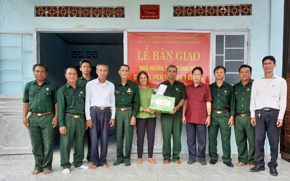 Bàn giao nhà nghĩa tình đồng đội tại Đam Rông