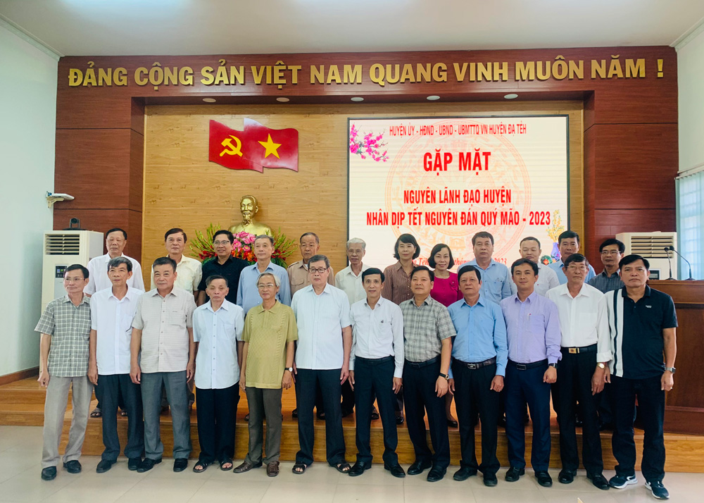 Đạ Tẻh gặp mặt các đồng chí nguyên lãnh đạo huyện qua các thời kỳ