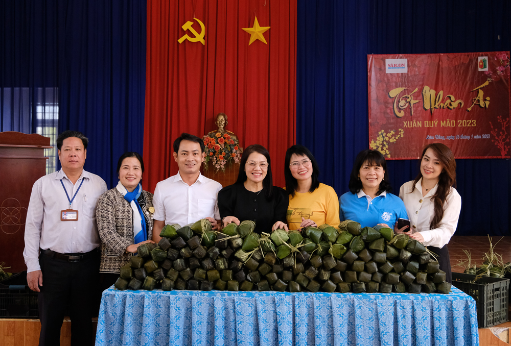 Gói 2.000 bánh chưng, bánh tét tặng người có hoàn cảnh khó khăn