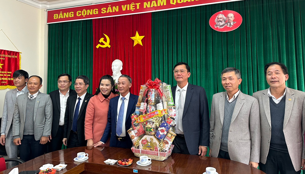 Chủ tịch UBND tỉnh Lâm Đồng Trần Văn Hiệp làm việc đầu năm tại một số đơn vị