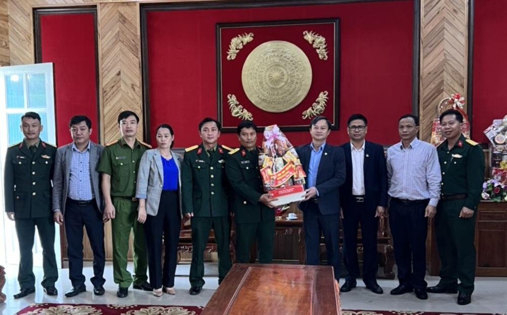 Lãnh đạo huyện Đam Rông chúc tết một số xã, đơn vị và gia đình chính sách tiêu biểu