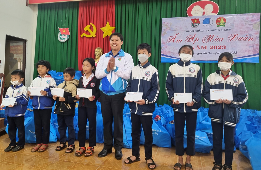Phân bổ 344 triệu đồng tặng quà Tết Nguyên đán Quý Mão