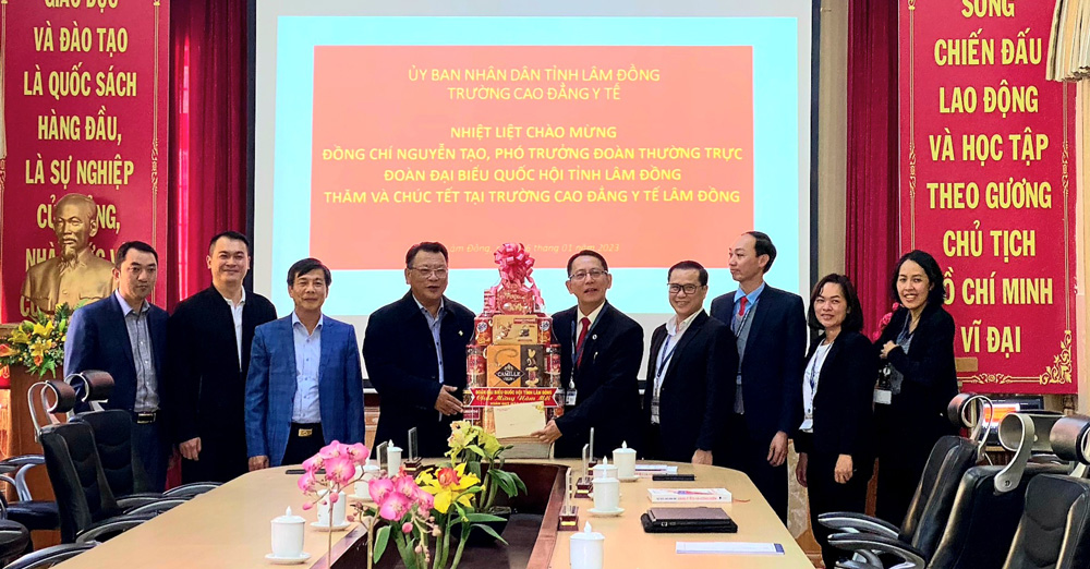 Đoàn ĐBQH Lâm Đồng thăm, chúc tết các đơn vị y tế