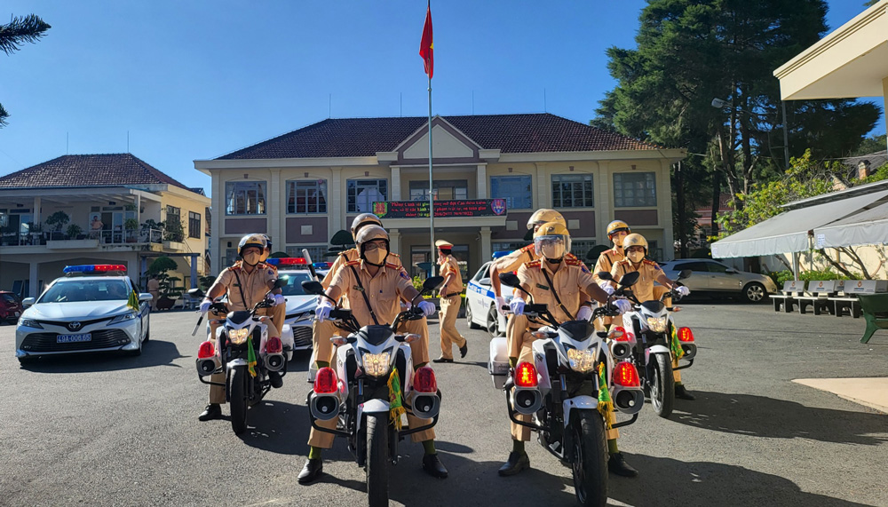 Chấn chỉnh việc lắp đặt, sử dụng còi, đèn ưu tiên