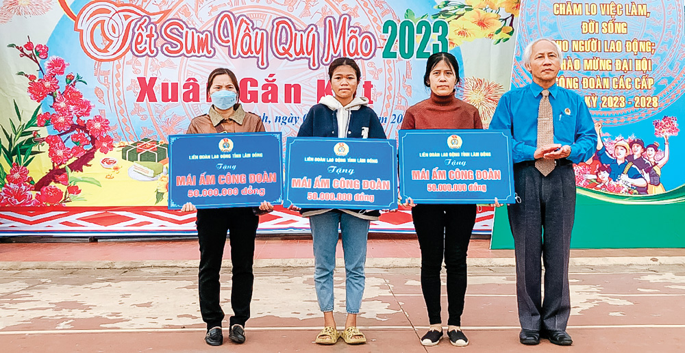 Xuân ấm với người lao động