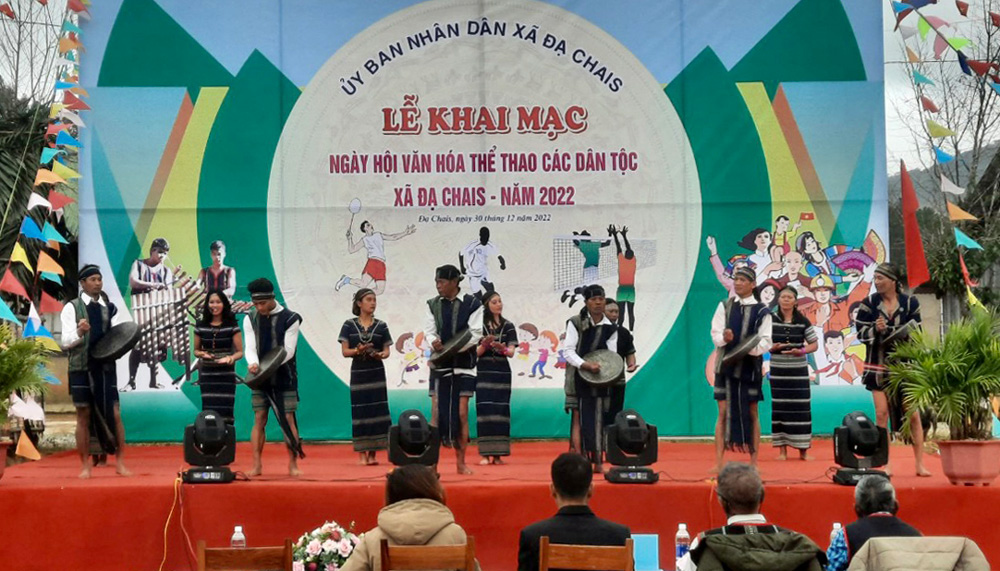 Buôn làng Đưng K’si vào hội