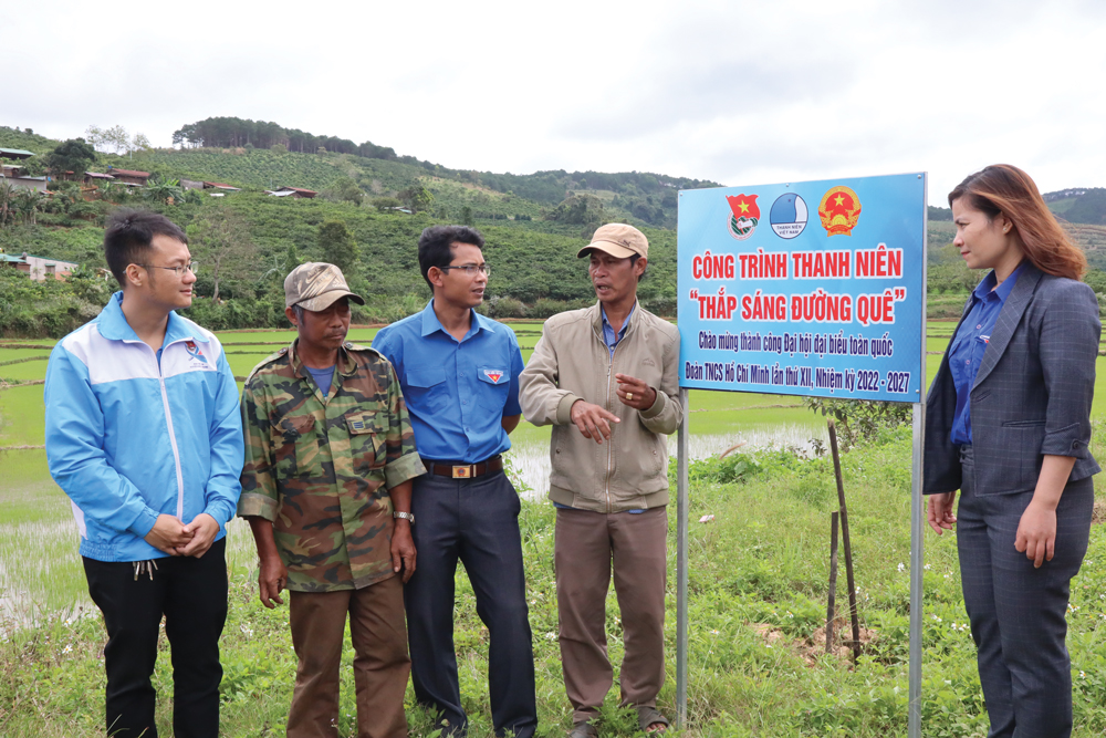 Thắp sáng những con đường