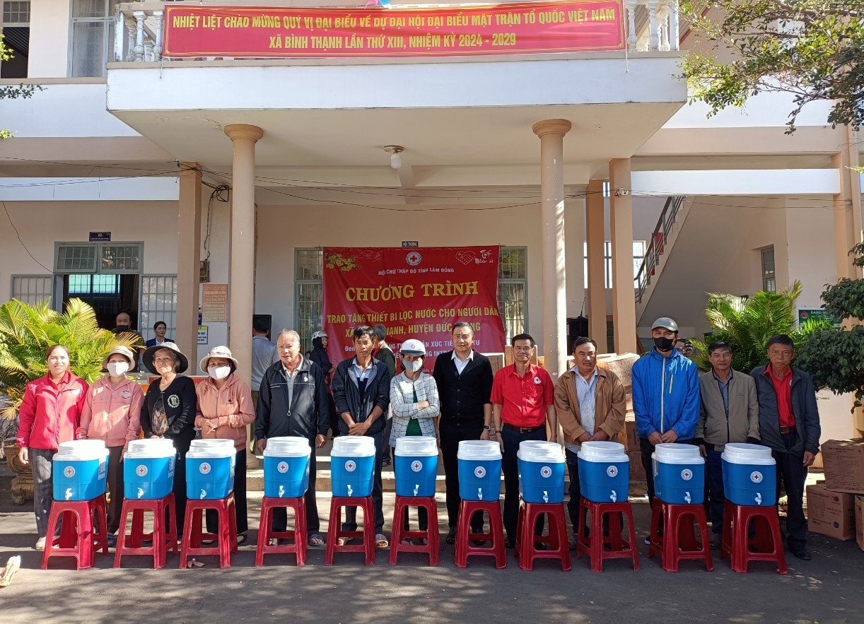 Trao tặng 500 thiết bị lọc nước cho người dân