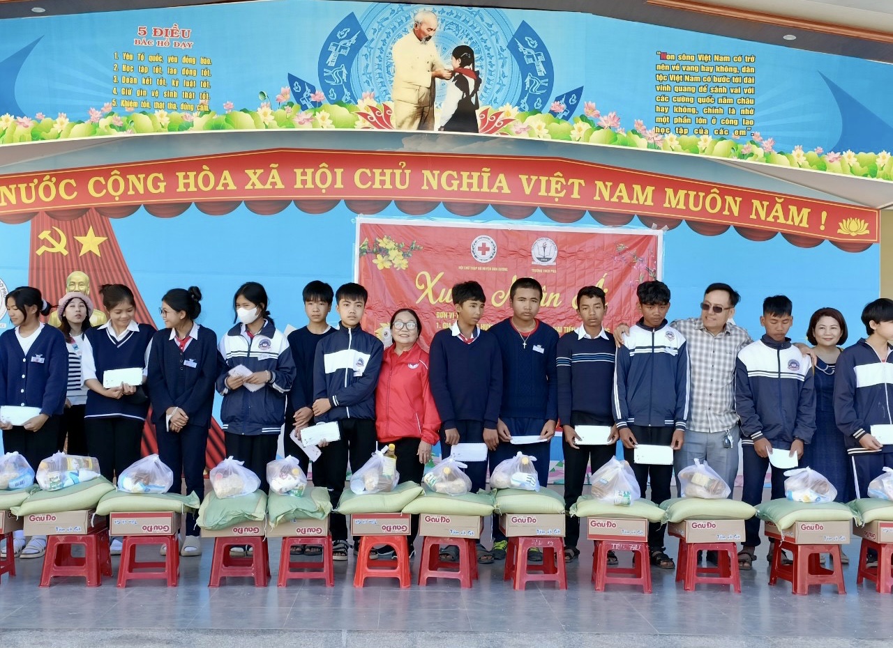 Đơn Dương: Chương trình Xuân Nhân ái đến với học sinh nghèo DTTS và người khuyết tật