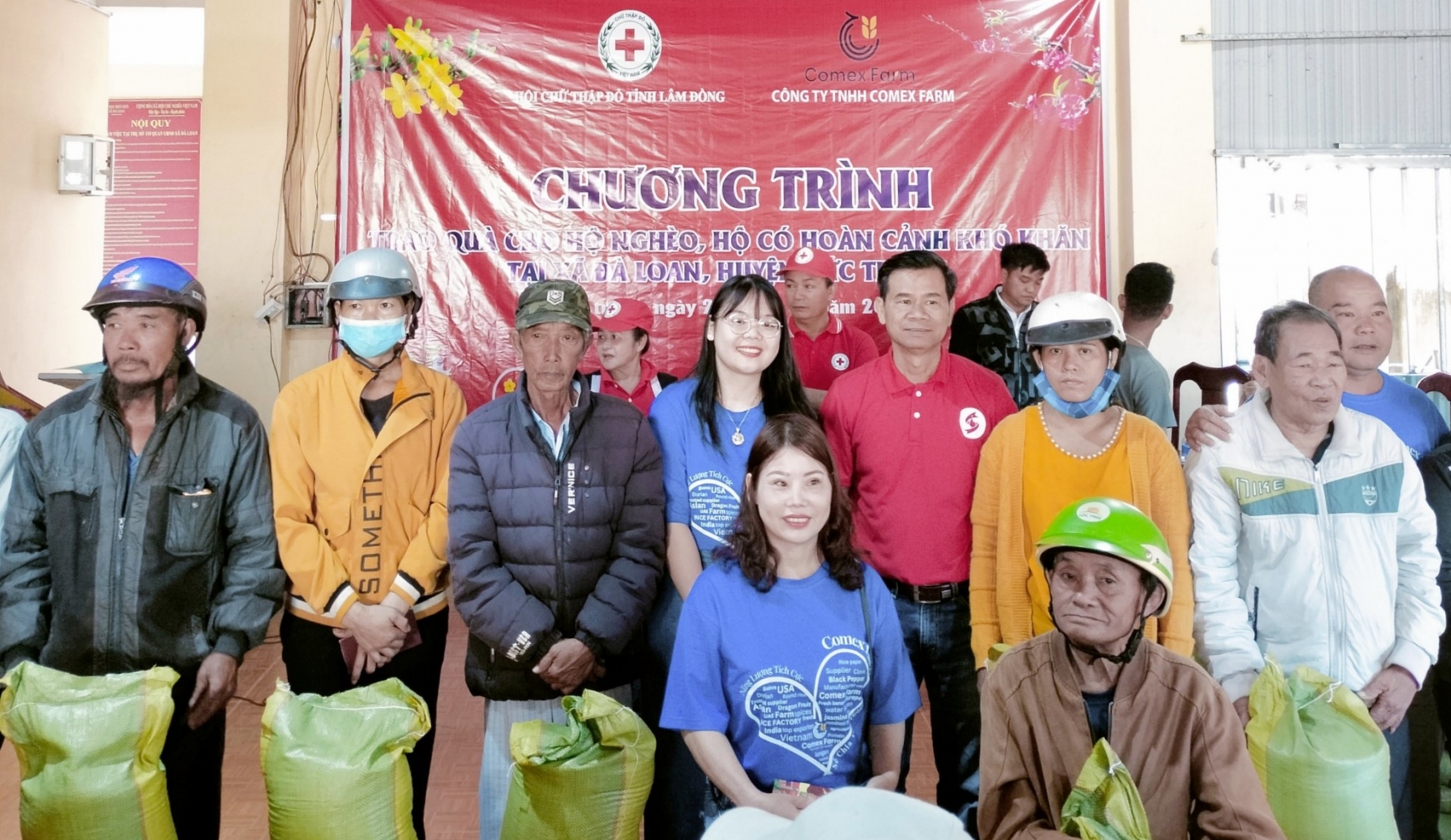 Trao 150 phần quà tết cho hộ nghèo, gia đình có hoàn cảnh khó khăn tại huyện Đức Trọng