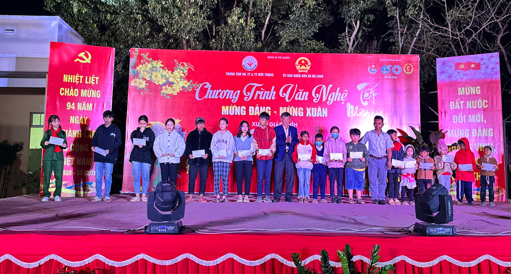 100 triệu đồng lo tết cho người nghèo