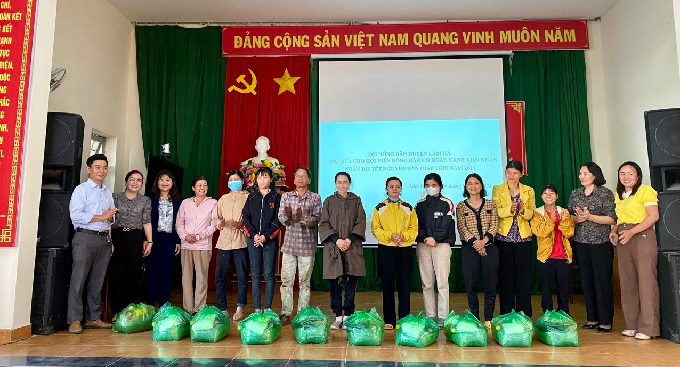 Lâm Hà: Trao 240 suất quà cho cán bộ, hội viên hội nông dân có hoàn cảnh khó khăn