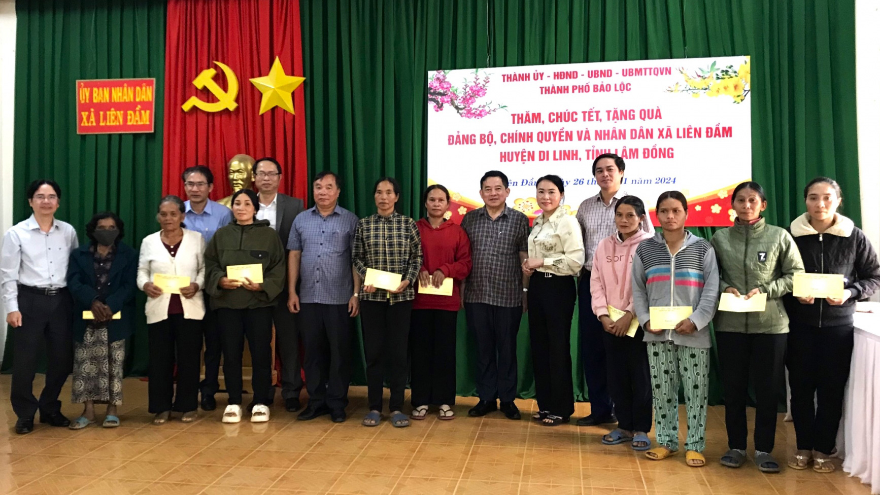 Lãnh đạo TP Bảo Lộc thăm, tặng quà Tết cho hộ nghèo, gia đình chính sách tại huyện Di Linh
