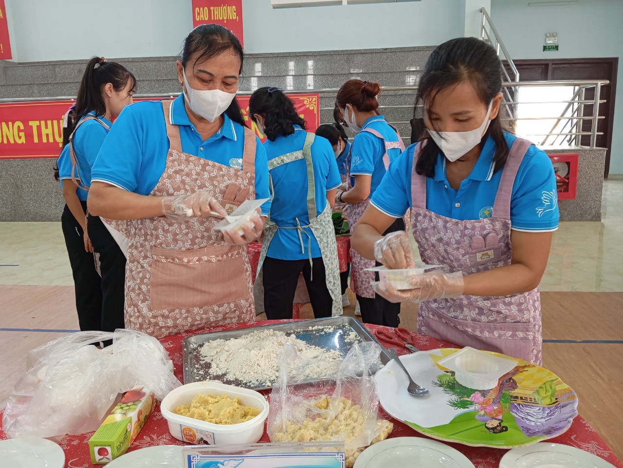 Cát Tiên: Gói bánh chưng, làm mứt Tết tặng các gia đình khó khăn