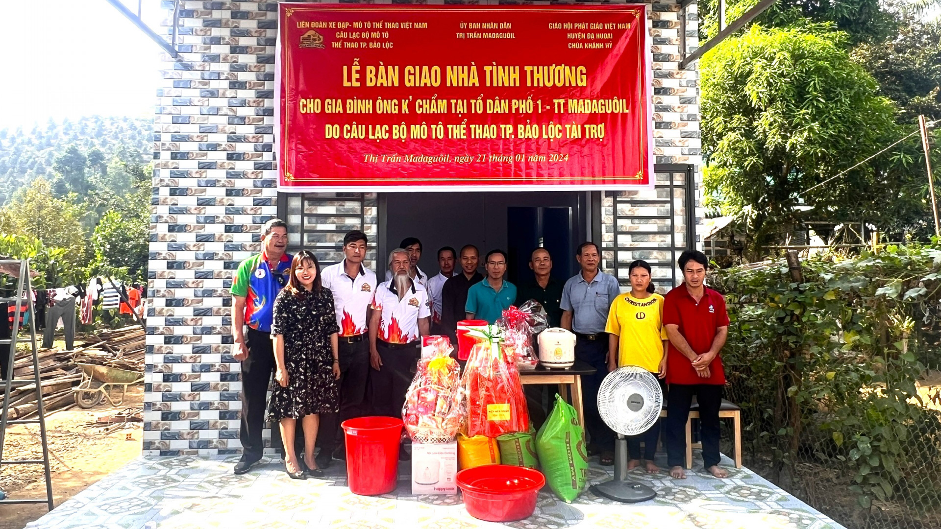 Đạ Huoai: Bàn giao nhà tình thương cho hộ nghèo đồng bào dân tộc thiểu số