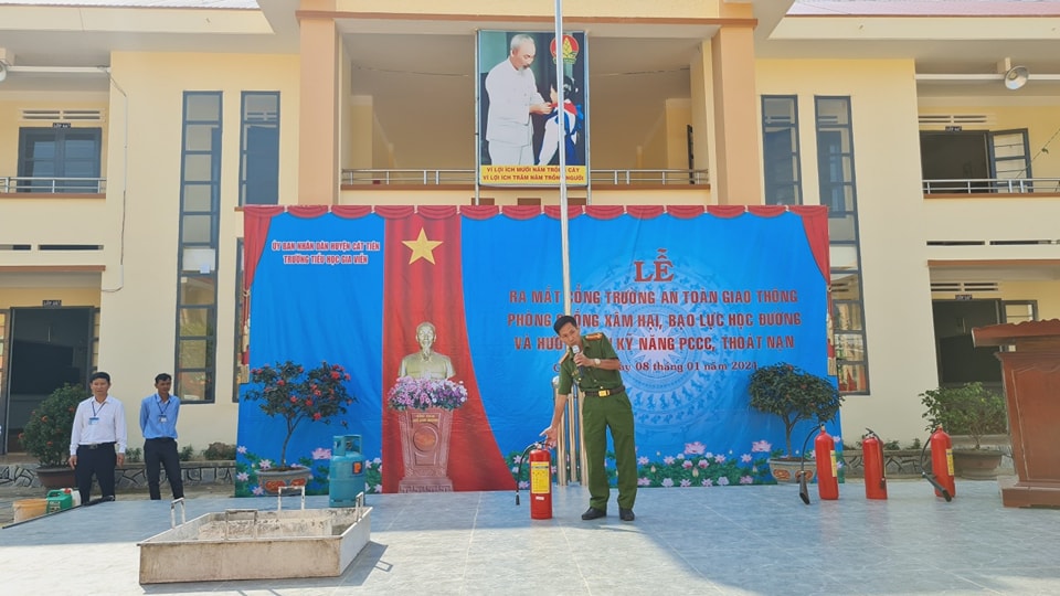 Cát Tiên: Ra mắt mô hình “Cổng trường an toàn về giao thông”