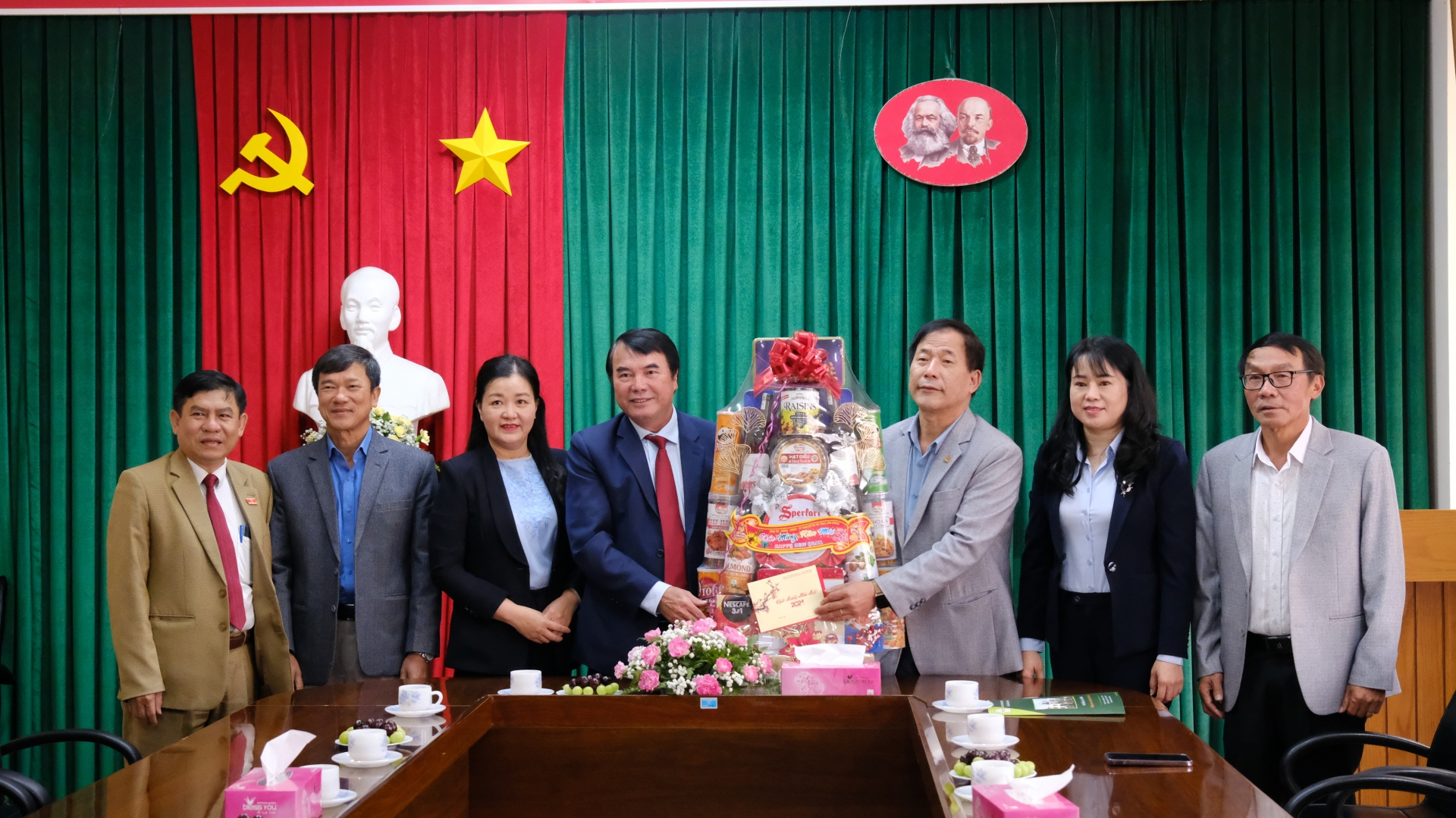 Phó Chủ tịch UBND tỉnh Phạm S thăm, chúc Tết các cơ quan, đơn vị