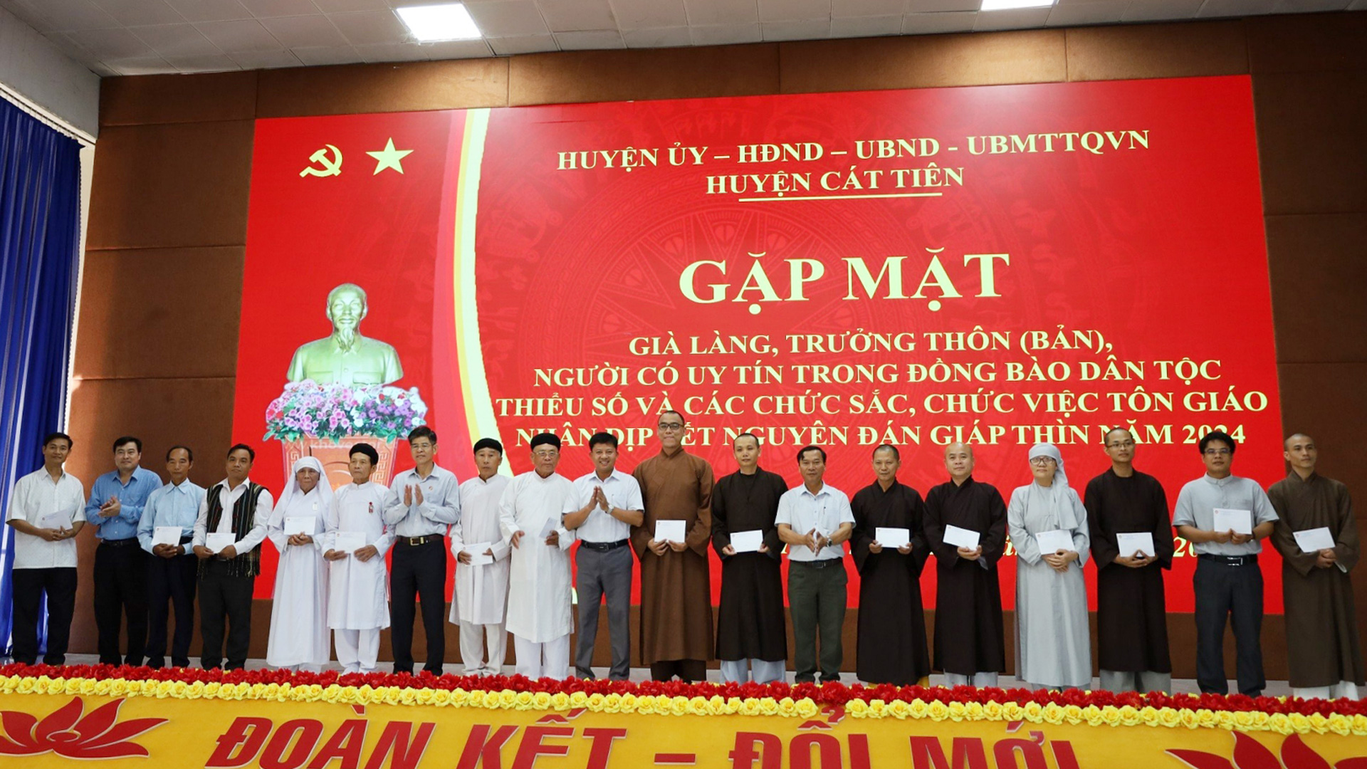 Cát Tiên: Gặp mặt, chúc Tết già làng, trưởng bản, người có uy tín và chức sắc, chức việc