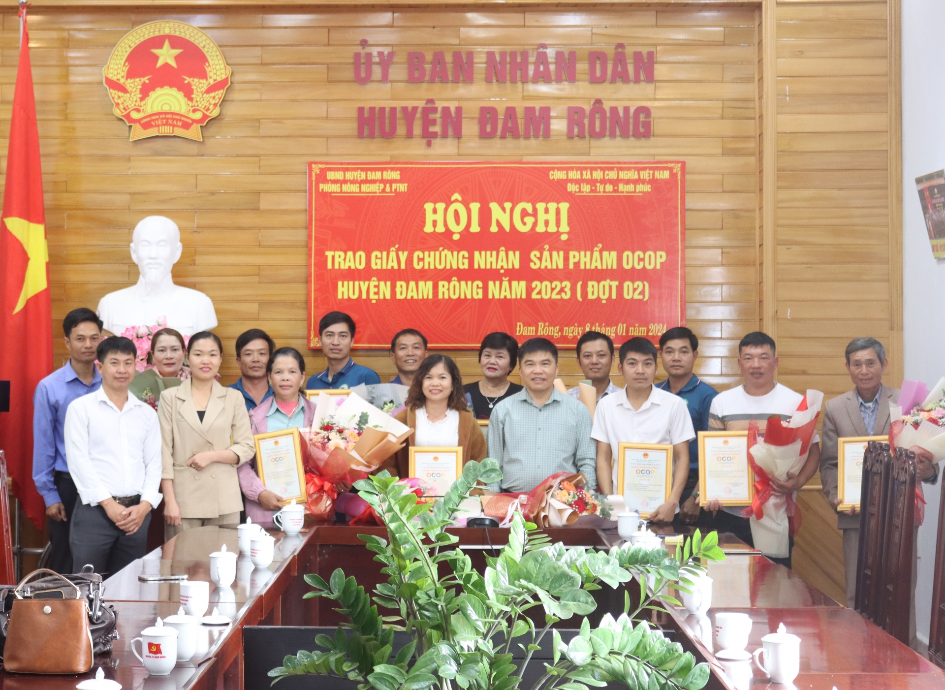 Đam Rông trao giấy chứng nhận sản phẩm OCOP