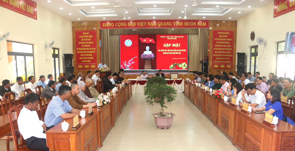 Đam Rông gặp mặt các chức sắc tôn giáo nhân dịp Tết Nguyên đán Giáp Thìn