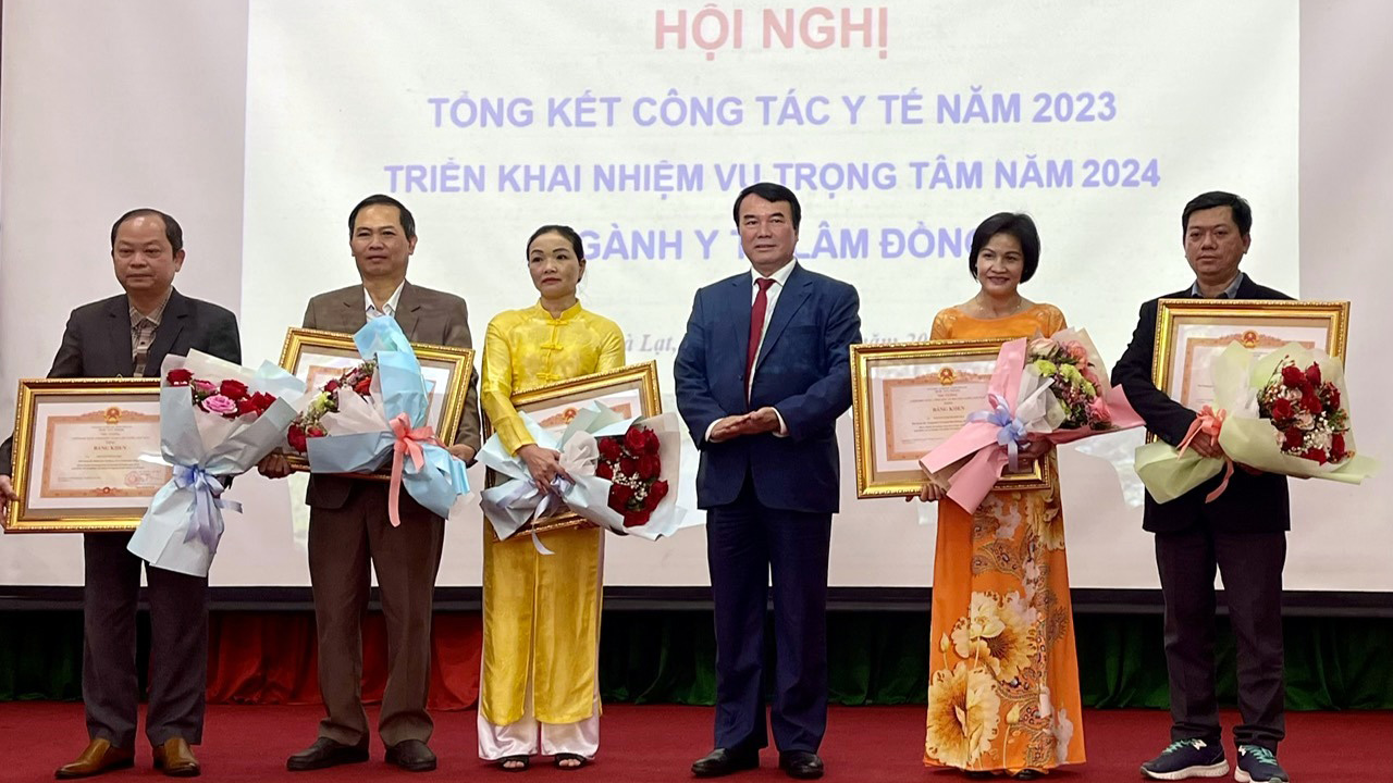 Tiếp tục nâng cao chất lượng khám chữa bệnh, phát triển các kỹ thuật mới, kỹ thuật cao
