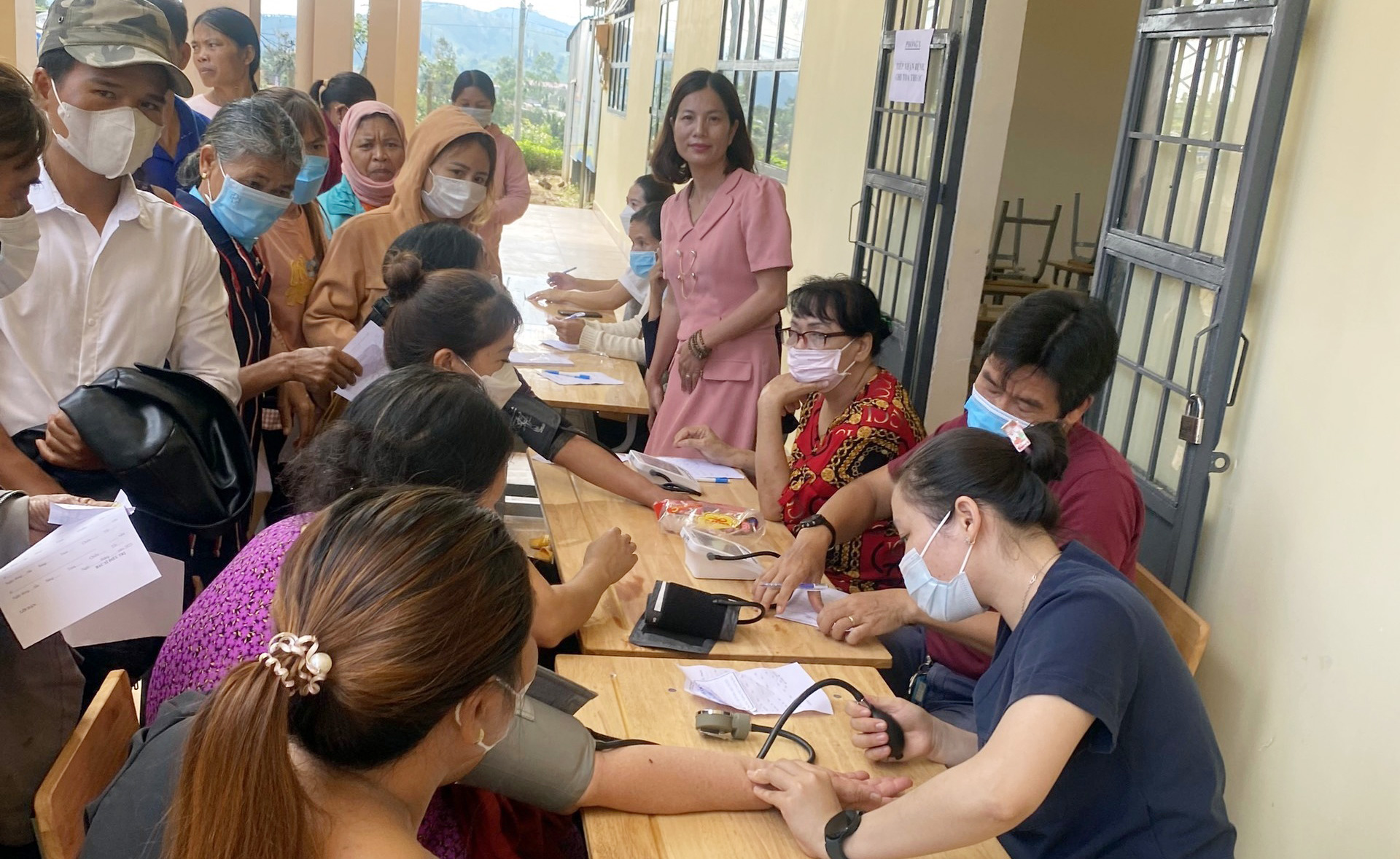 Tiếp tục củng cố, hoàn thiện, nâng cao chất lượng hoạt động của y tế cơ sở trong tình hình mới