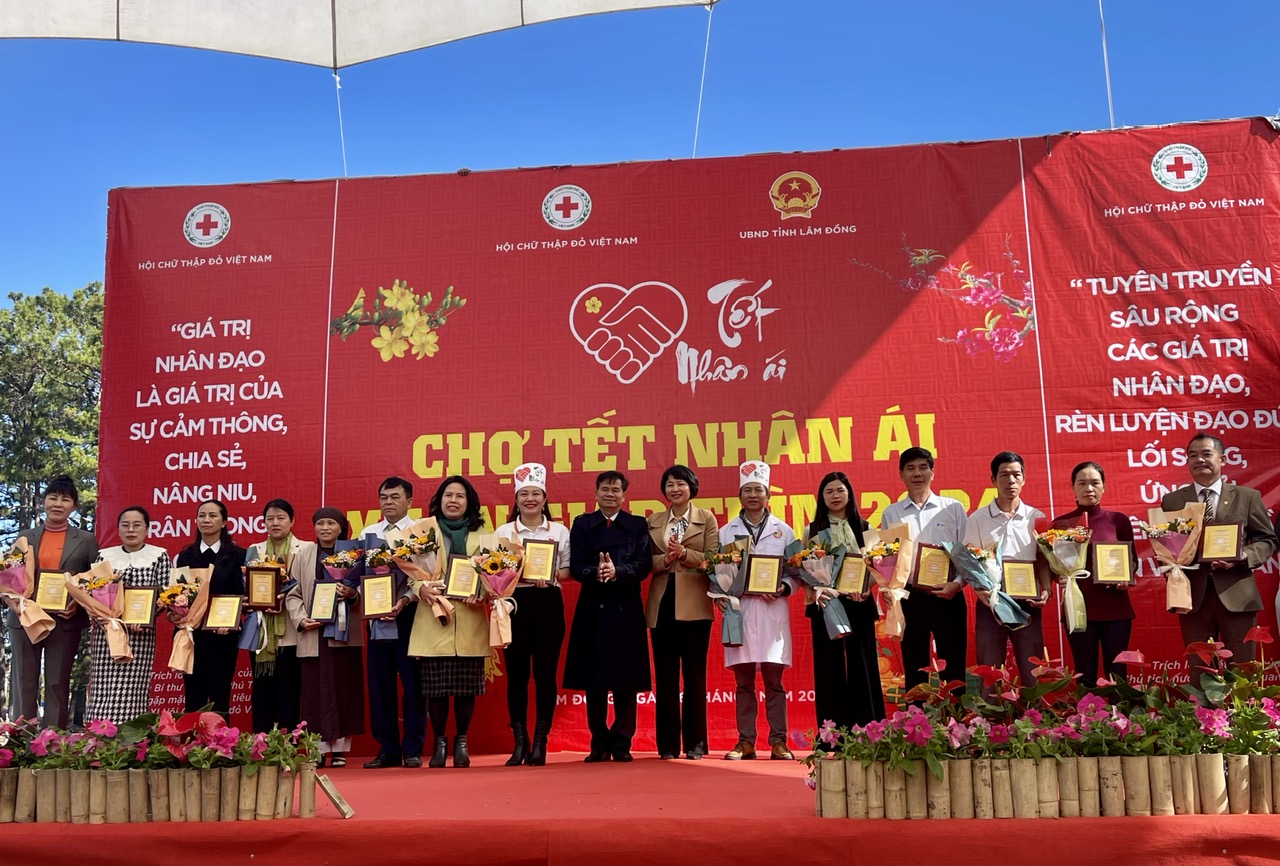 Khai mạc “Hội chợ Tết Nhân ái” Xuân Giáp Thìn năm 2024