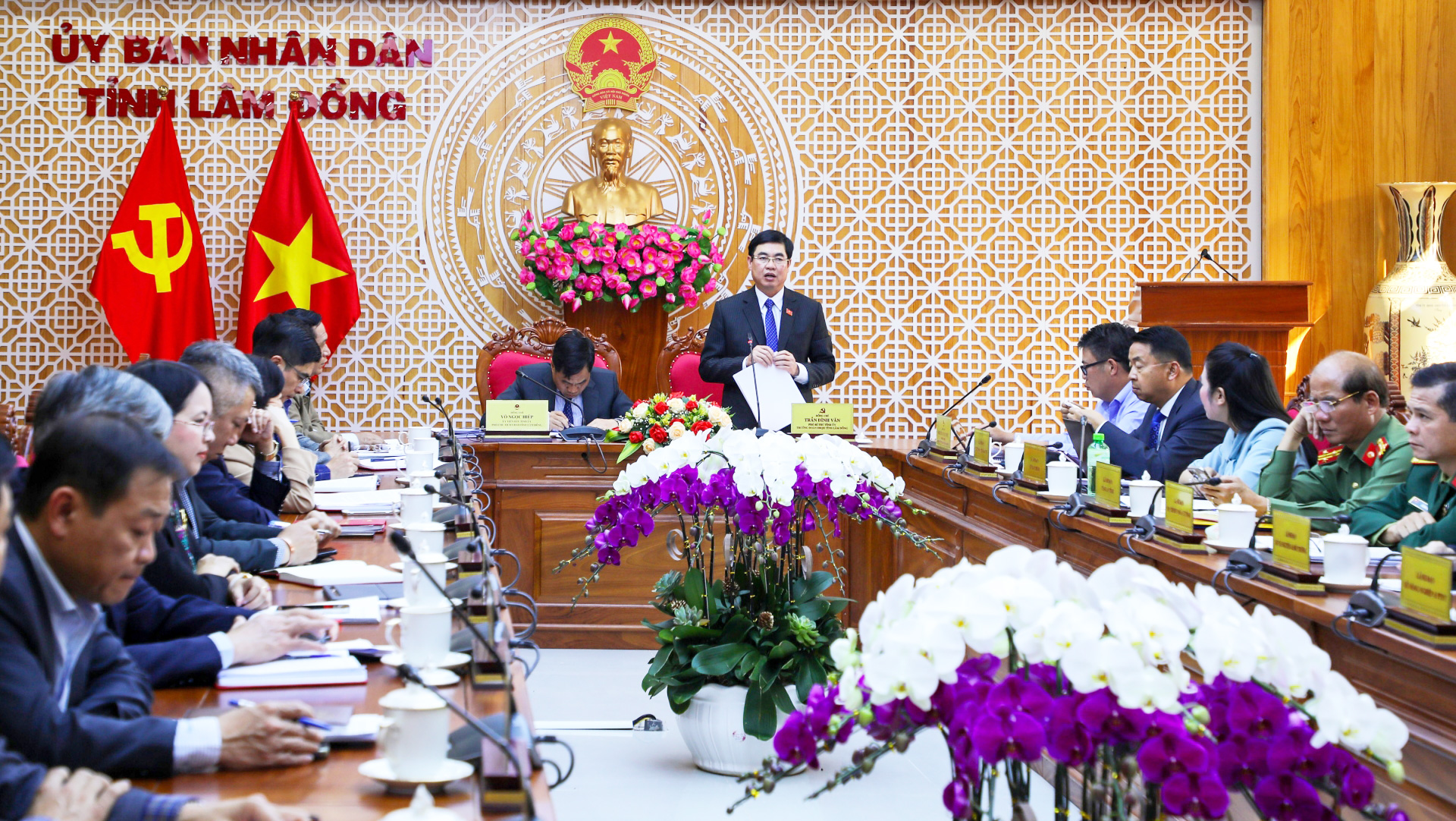 Thảo luận, đề ra các giải pháp phát triển kinh tế - xã hội năm 2024