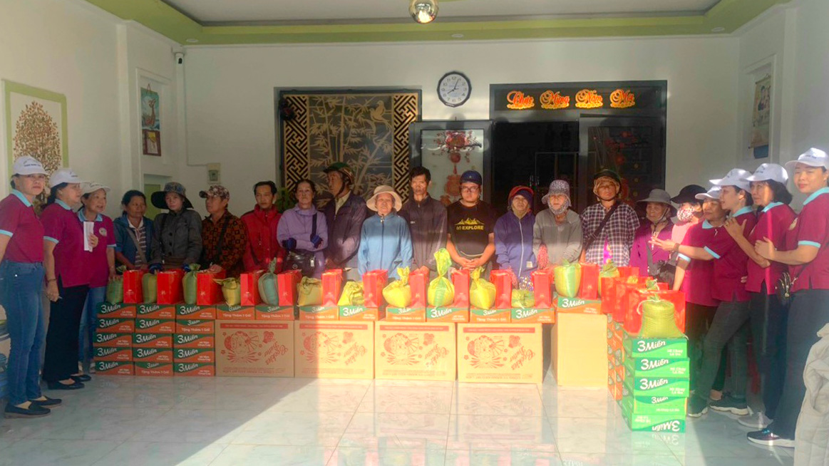 Bảo Lộc: Trao tặng 150 suất quà Tết cho người yếu thế