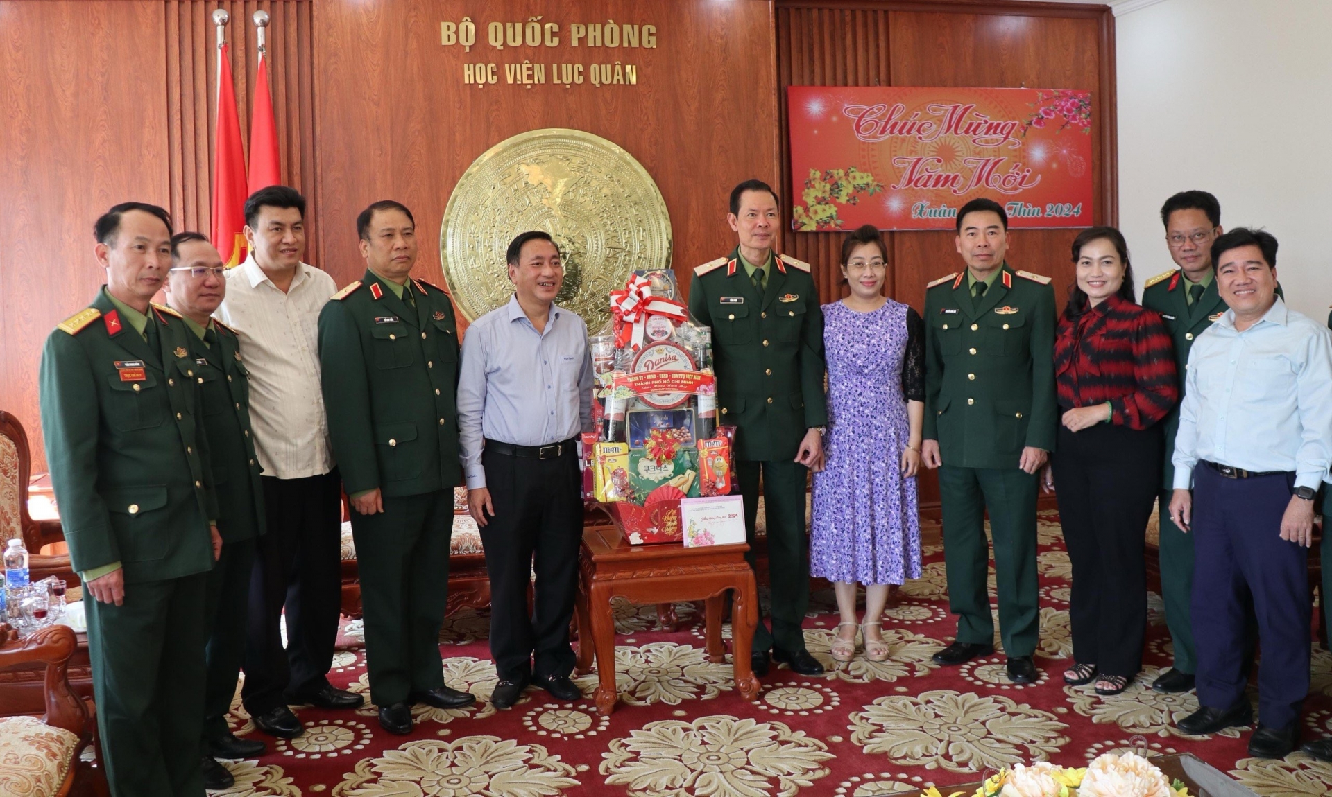 Phó Chủ tịch HĐND TP Hồ Chí Minh thăm, chúc tết tại Học viện Lục quân