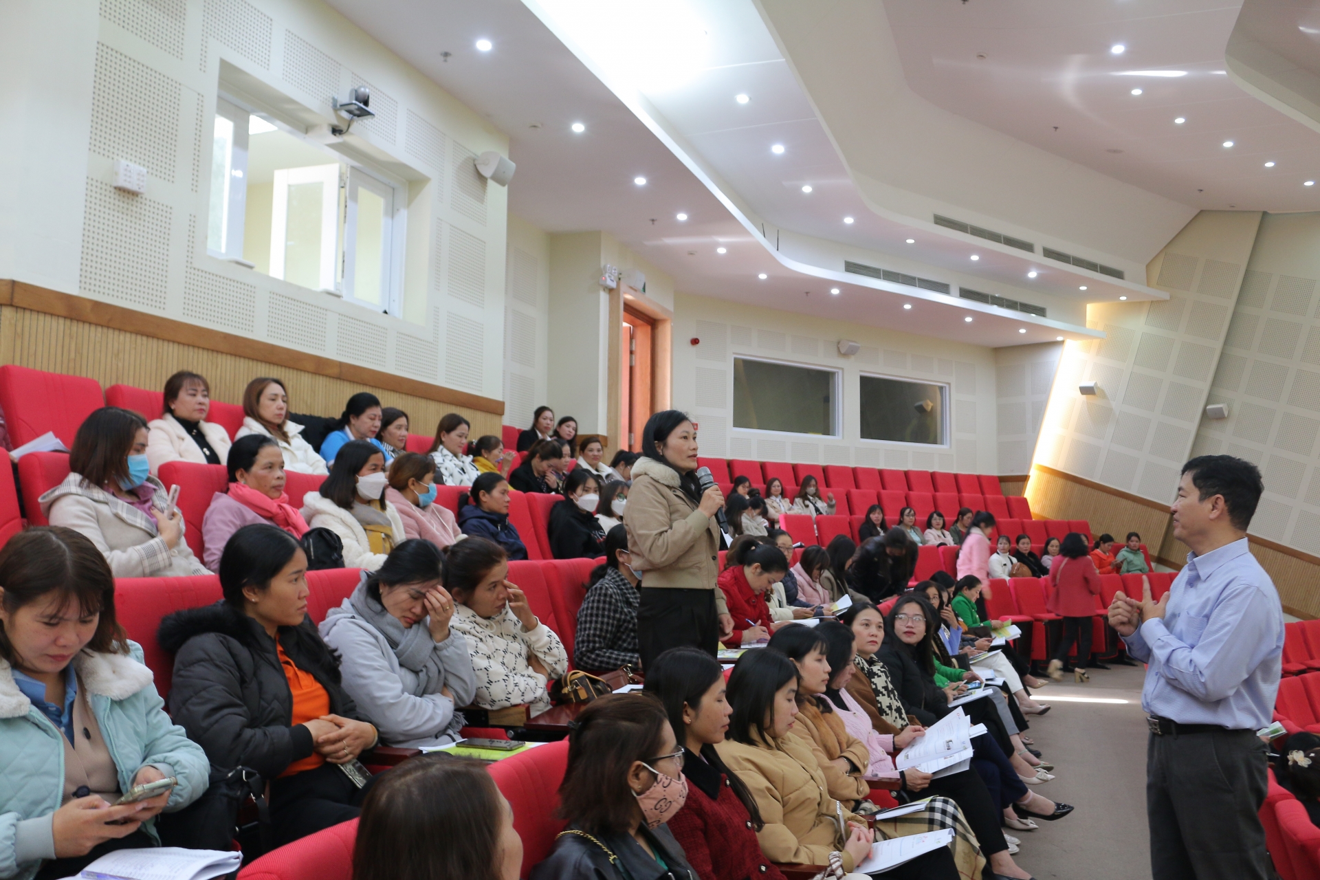 Đào tạo kiến thức, kỹ năng về khởi sự kinh doanh cho các mô hình phụ nữ phát triển kinh tế tại gia