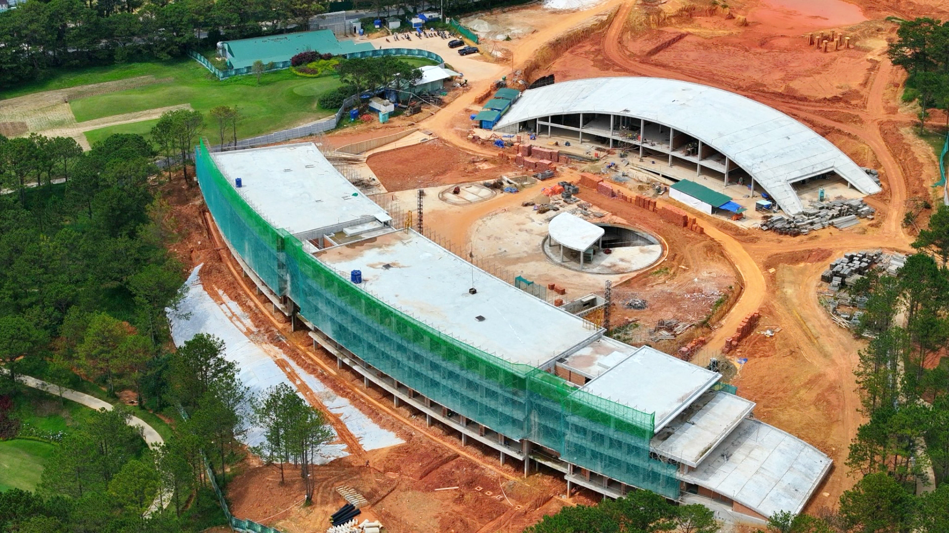 Làm rõ trách nhiệm, xử lý nghiêm vi phạm tại dự án Tòa nhà câu lạc bộ Golf thuộc sân Golf Đà Lạt