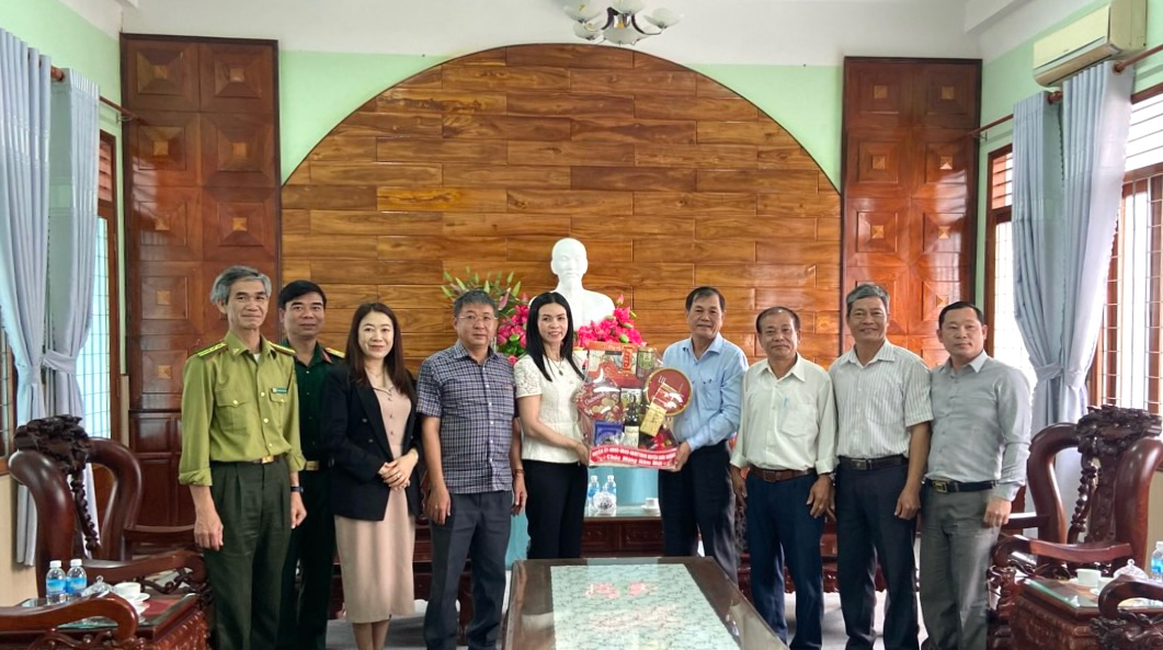 Huyện ủy Đơn Dương thăm, chúc Tết vùng giáp ranh Ma Nới