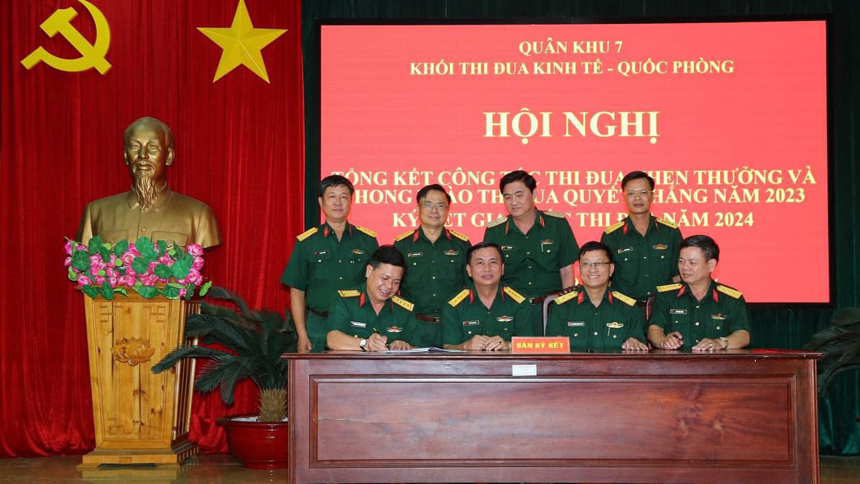 Các đơn vị Khối thi đua Kinh tế quốc phòng Quân khu 7 ký giao ước thi đua năm 2024