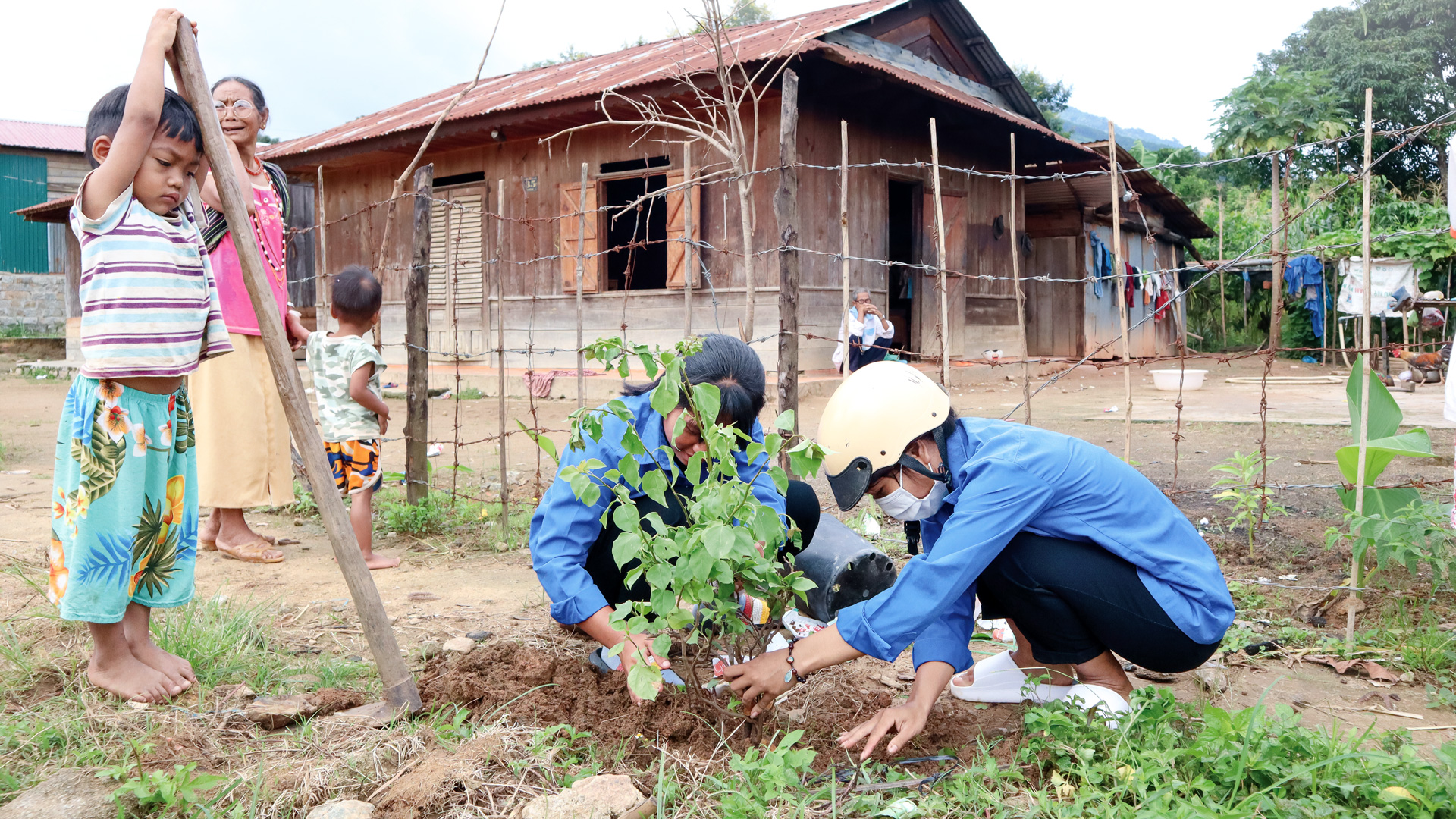 Góp sức trẻ xây dựng quê hương