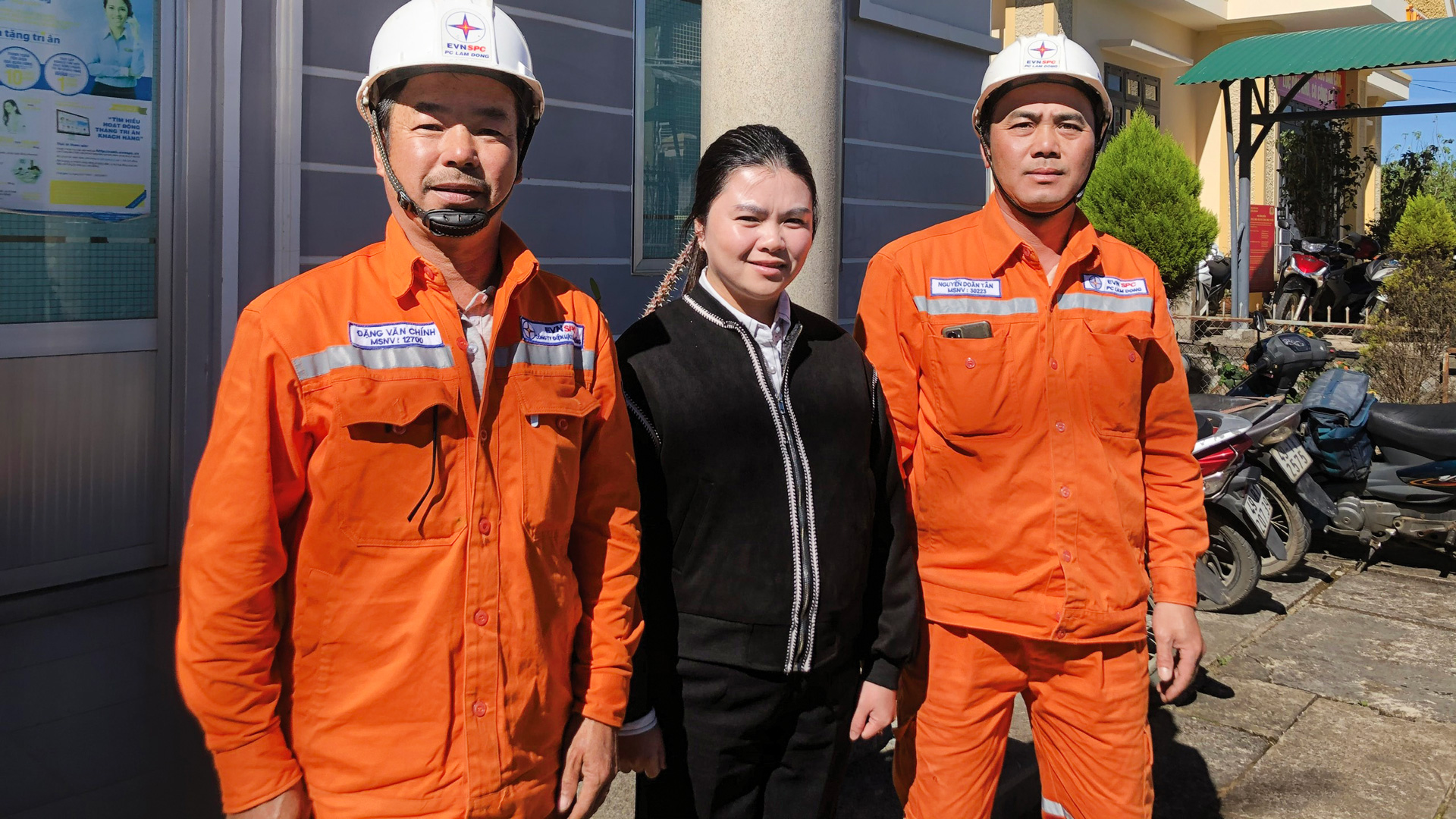 Ba thế hệ gắn với dòng ánh sáng