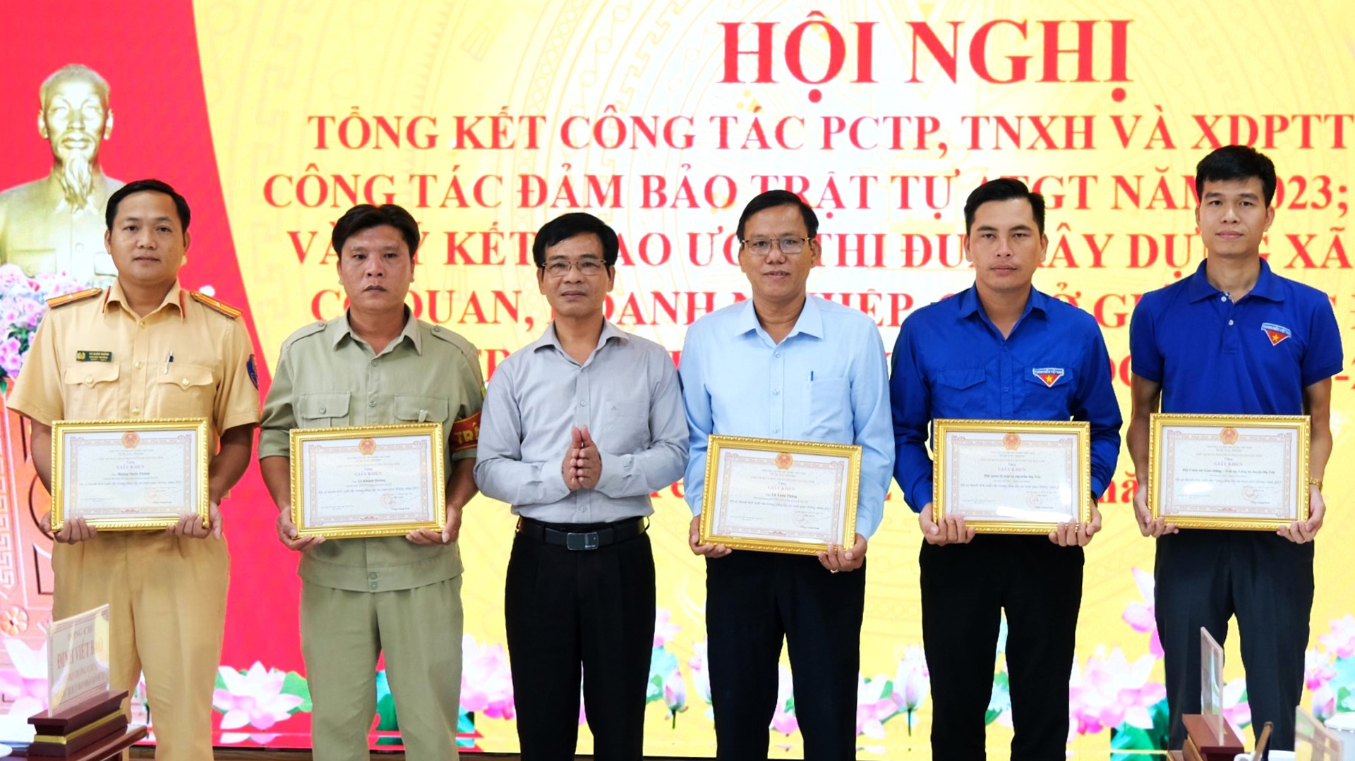 Đồng lòng bảo vệ an ninh Tổ quốc