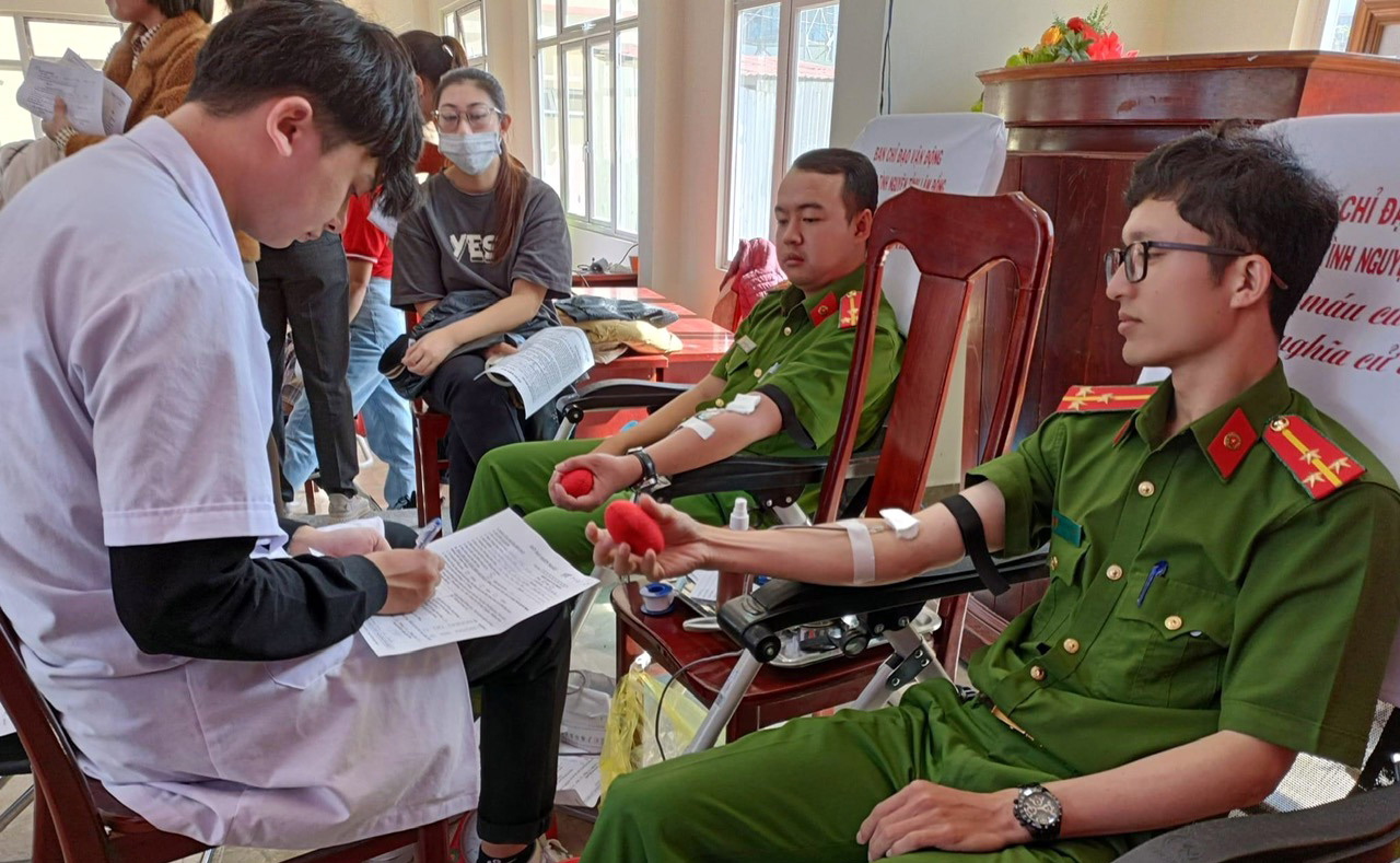 Tiếp tục đẩy mạnh phong trào hiến máu tình nguyện