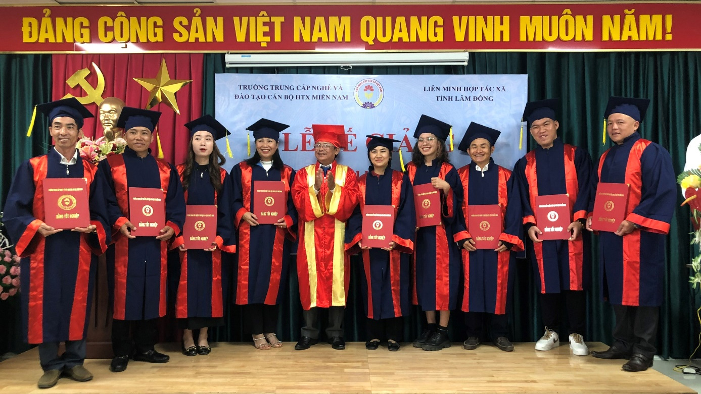 Đào tạo chính quy cán bộ quản lý hợp tác xã