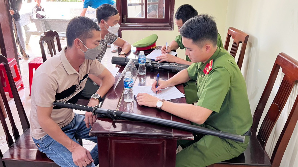 Lâm Hà: Vận động thu hồi nhiều vũ khí, vật liệu nổ trong đợt cao điểm