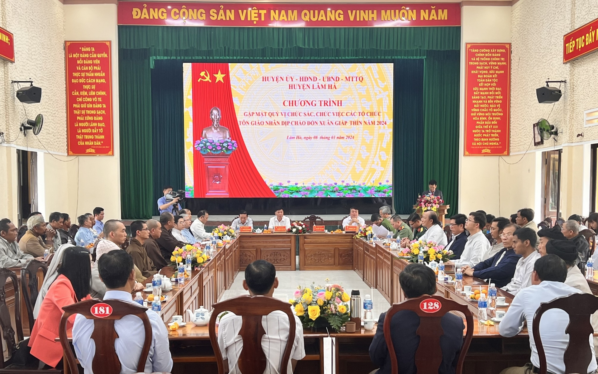 Lâm Hà: Gặp mặt 60 chức sắc, chức việc các tổ chức tôn giáo