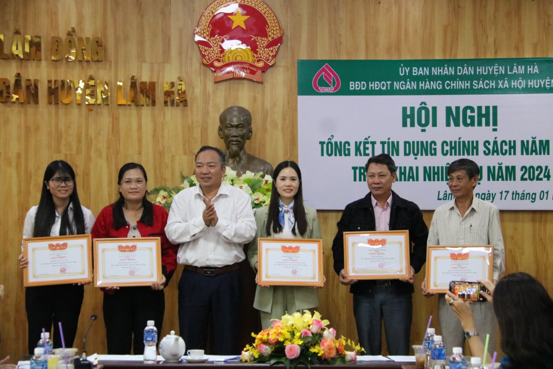 Lâm Hà: Khen thưởng nhiều cá nhân, tập thể trong hoạt động tín dụng chính sách xã hội