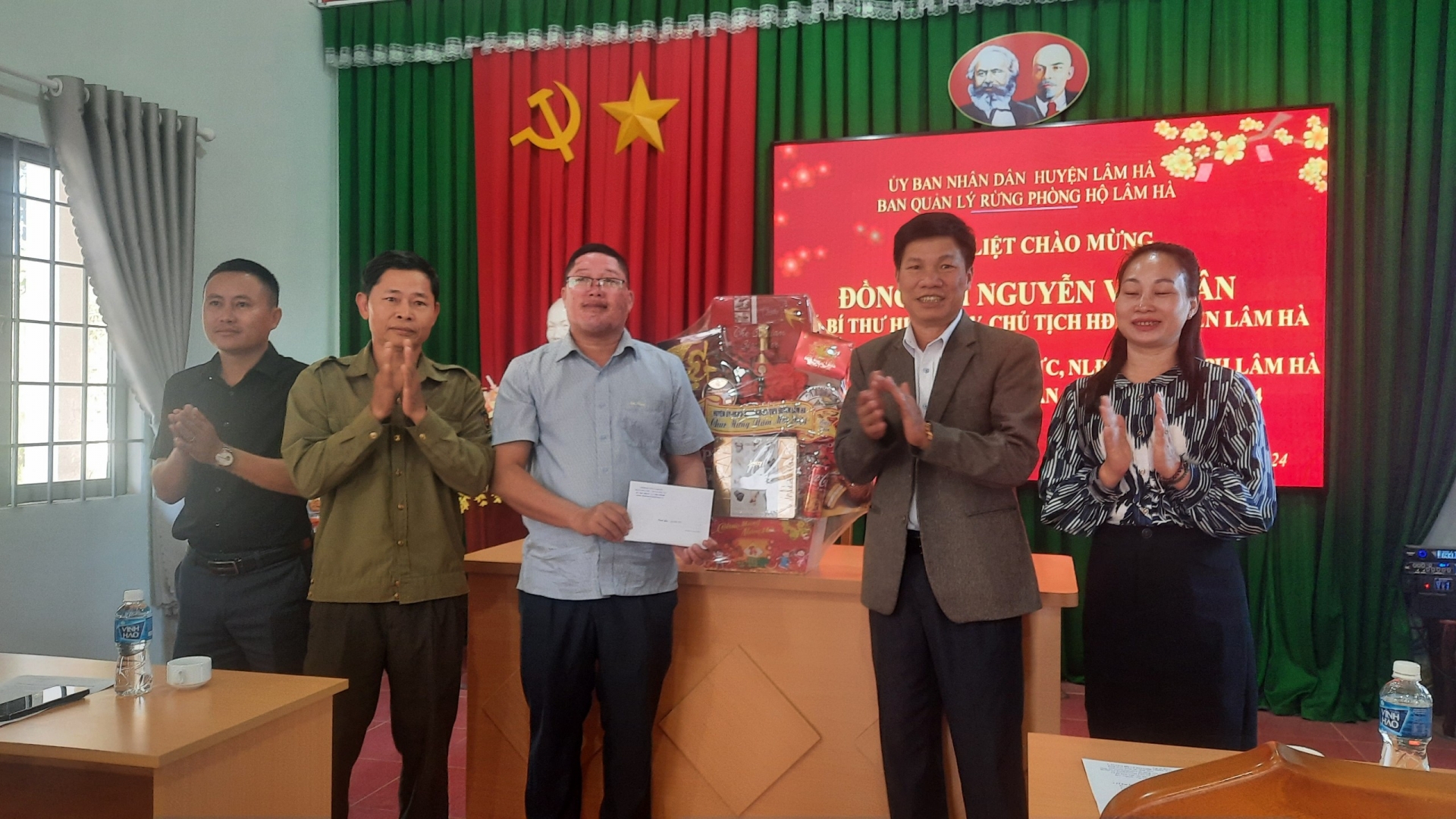 Lãnh đạo huyện Lâm Hà thăm, chúc tết các xã, thị trấn và đơn vị trực Tết