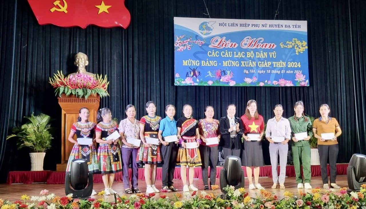 Tặng hơn 6.000 suất quà Tết cho hội viên phụ nữ khó khăn