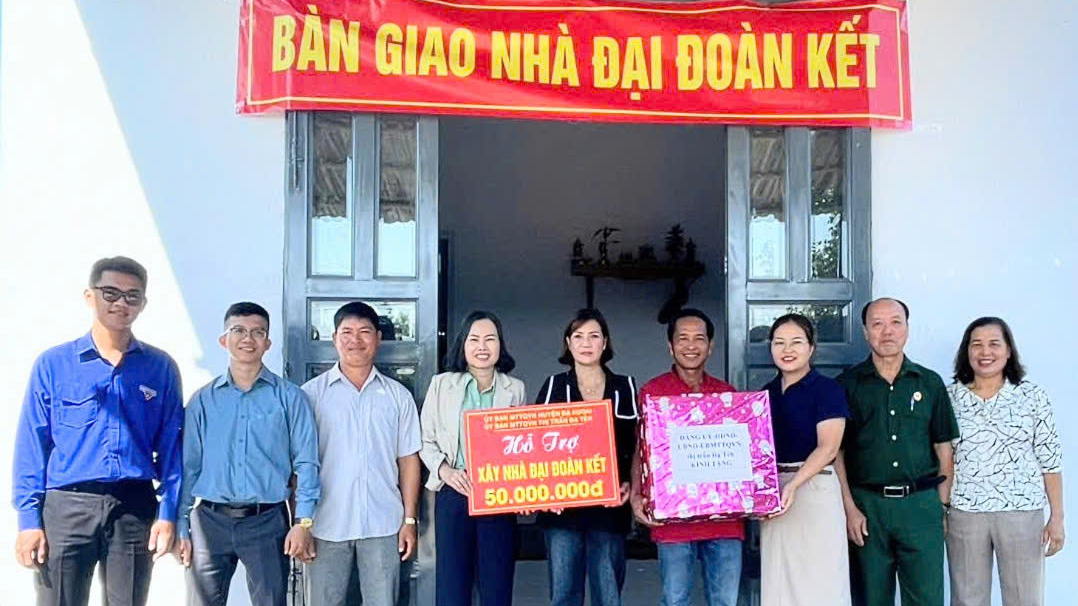 Đạ Huoai: Bàn giao 7 căn nhà đại đoàn kết cho các gia đình có hoàn cảnh khó khăn