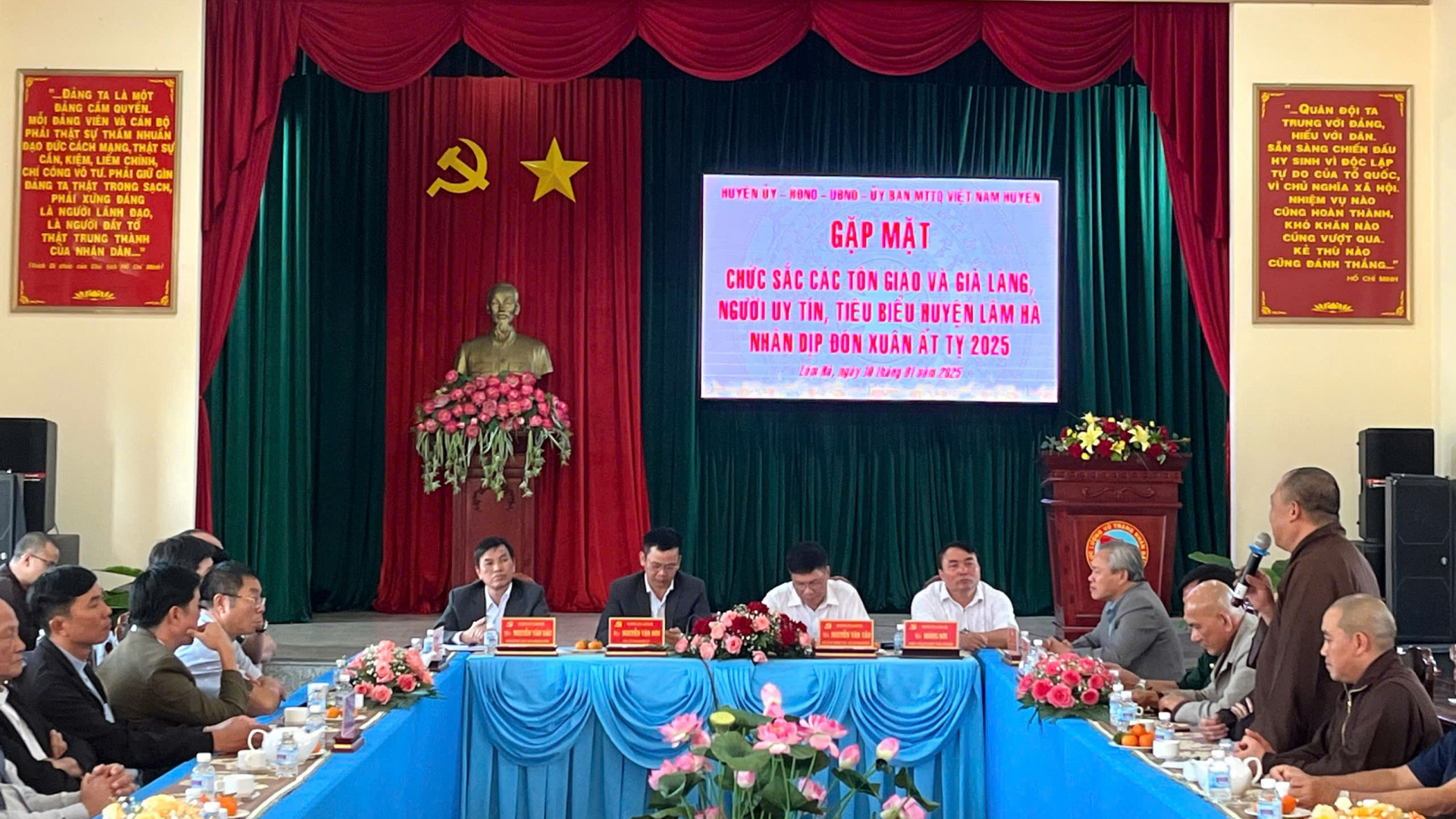 Lâm Hà: Gặp mặt các chức sắc tôn giáo, già làng, người uy tín, tiêu biểu