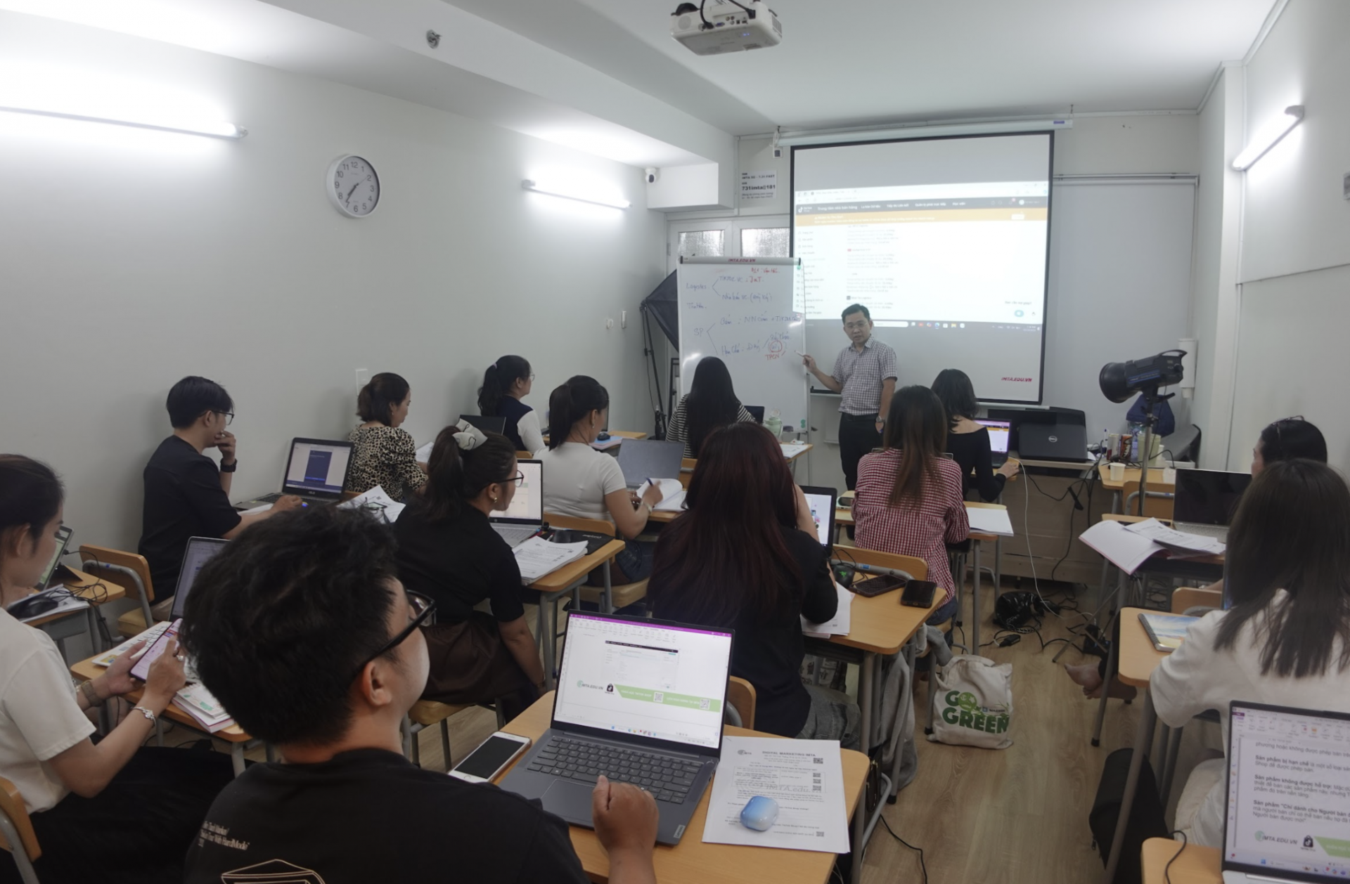 Khóa học Google Ads thực tiễn: Bí quyết để tăng trưởng doanh số tại IMTA